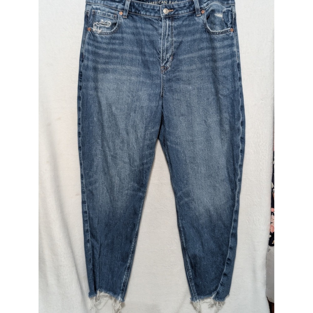 American Eagle Strigid Mom Jeans Blue Distressed High Rise Frayed Hem Womens 14
